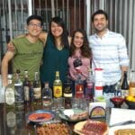 メキシコの観光ガイド岩﨑功がメキシコの友人といる