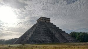 メキシコのマヤ遺跡チチェンイッツァ遺跡のエルカスティジョ