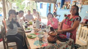 Ysama9 | メキシコのプライベートツアー | MCT オアハカの現地の家庭での昼食の様子