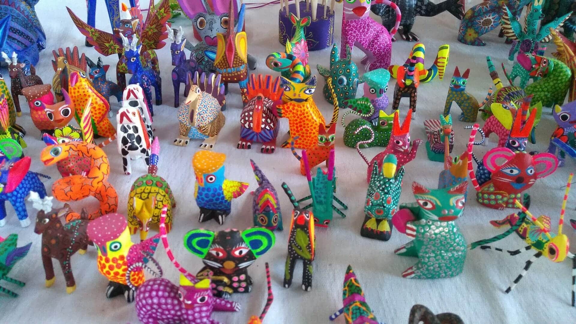 メキシコのアレブリヘス：不思議な民芸品の背景と魅力／（1／2