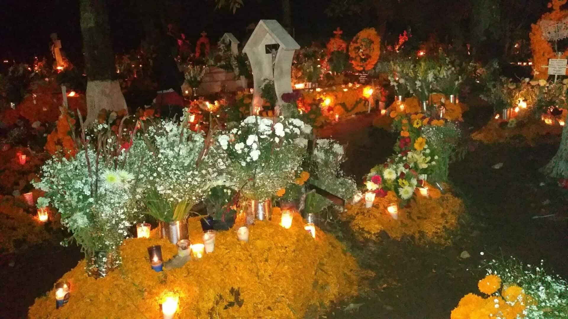 雑談とミチョアカン州パツクアロ周辺の死者の日の習慣が注目されるワケ