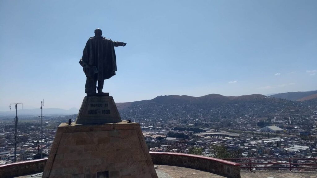 メキシコのオアハカのフアレス像