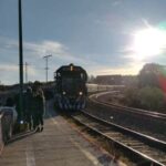 駅に入る列車