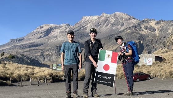 メキシコのイスタシワトル山のガイドと登山者
