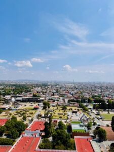 メキシコのチョルーラのピラミッドからの景色