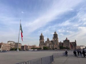 メキシコの首都メキシコシティのソカロ広場