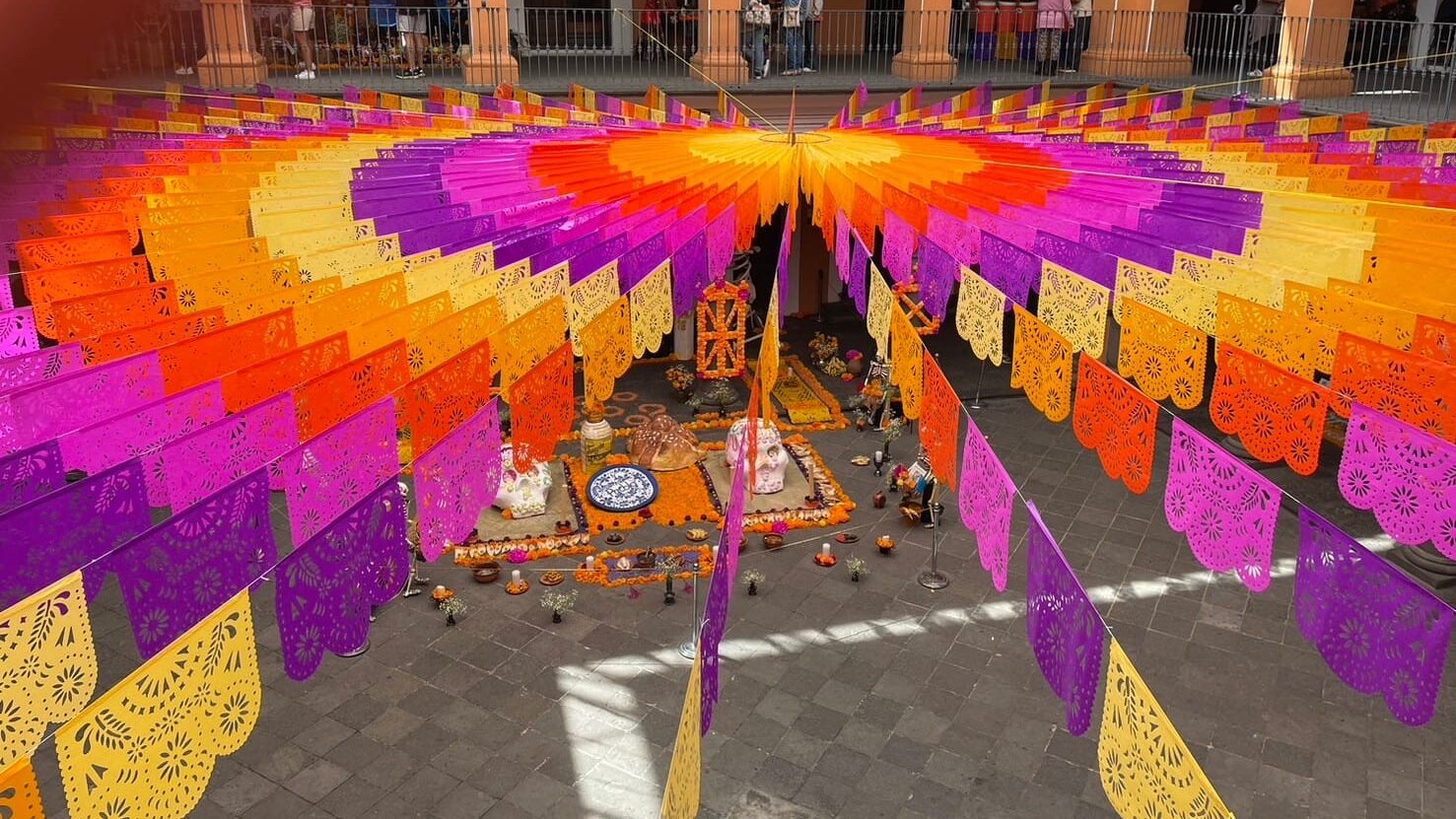 メキシコの死者の日のオフレンダ祭壇